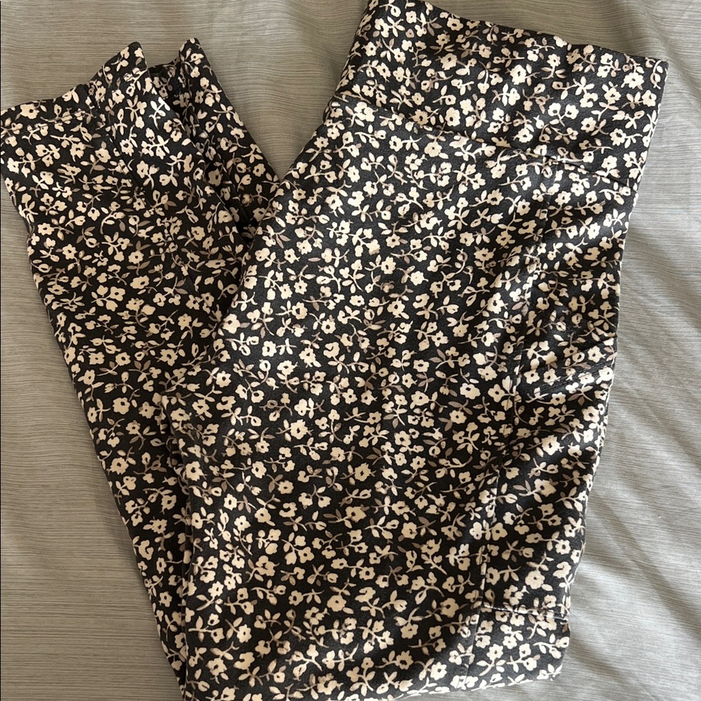 The Loft Size Medium Cropped Leggings